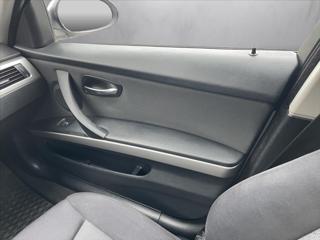 BMW Řada 3 318d D.Klima*Vyhř.Sedadla*PDC Alu*Tempomat*Po servise a nová STK! limuzína - Foto 20