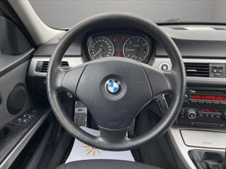 BMW Řada 3 318d D.Klima*Vyhř.Sedadla*PDC Alu*Tempomat*Po servise a nová STK! limuzína - Foto 11