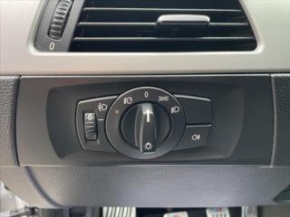 BMW Řada 3 318d D.Klima*Vyhř.Sedadla*PDC Alu*Tempomat*Po servise a nová STK! limuzína - Foto 25