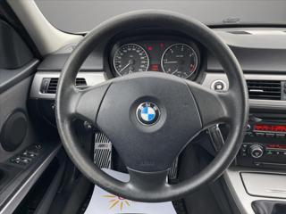 BMW Řada 3 318d D.Klima*Vyhř.Sedadla*PDC Alu*Tempomat*Po servise a nová STK! limuzína - Foto 27