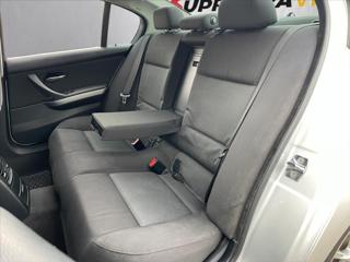 BMW Řada 3 318d D.Klima*Vyhř.Sedadla*PDC Alu*Tempomat*Po servise a nová STK! limuzína - Foto 22