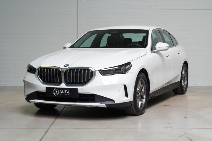 Vůz s VIN WBA11FJ040CR97695