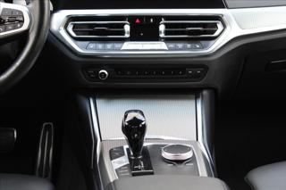 BMW Řada 3 320xd / M-PAKET / HUD / CZ sedan - Foto 24