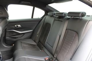 BMW Řada 3 320xd / M-PAKET / HUD / CZ sedan - Foto 35
