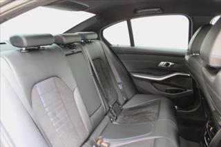 BMW Řada 3 320xd / M-PAKET / HUD / CZ sedan - Foto 32
