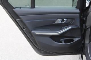 BMW Řada 3 320xd / M-PAKET / HUD / CZ sedan - Foto 36