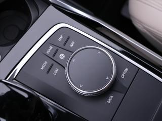 BMW Řada 3 2,0 320d 140kW XDrive Aut. DPH sedan - Foto 24