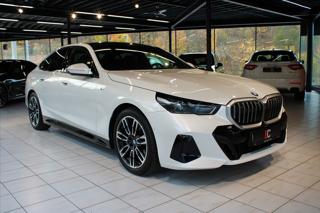 BMW Řada 5 540d xDrive M Sport DAProf / Pano / NezTop sedan