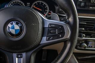 BMW Řada 5 2018, 4395 ccm, 340 kW, benzin sedan - Foto 18