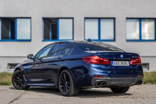 BMW Řada 5 2018, 4395 ccm, 340 kW, benzin sedan - Foto 7