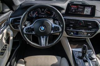 BMW Řada 5 2018, 4395 ccm, 340 kW, benzin sedan - Foto 14