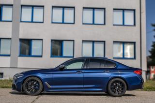BMW Řada 5 2018, 4395 ccm, 340 kW, benzin sedan - Foto 8