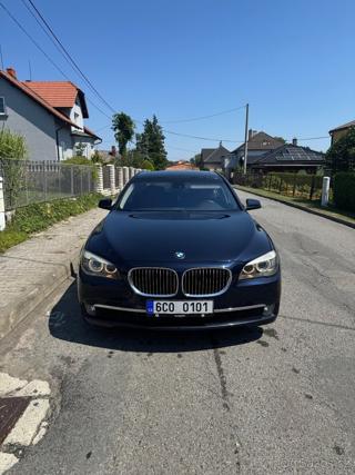 BMW Řada 7 750i F01 sedan