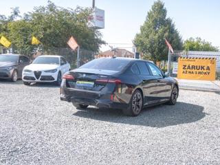 BMW Řada 5 ČR 550e xDrive sedan - Foto 5