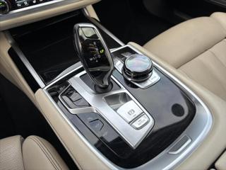 BMW Řada 7 4,4 i 750Li xDrive Individual sedan - Foto 24
