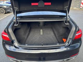 BMW Řada 7 4,4 i 750Li xDrive Individual sedan - Foto 14