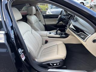 BMW Řada 7 4,4 i 750Li xDrive Individual sedan - Foto 17