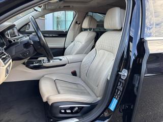 BMW Řada 7 4,4 i 750Li xDrive Individual sedan - Foto 9