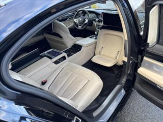 BMW Řada 7 4,4 i 750Li xDrive Individual sedan - Foto 16