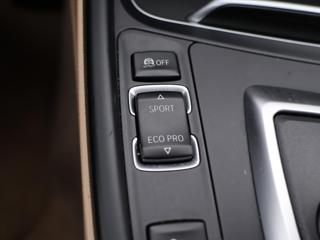BMW Řada 3 2,0 318d M Sport Aut. CZ DPH sedan - Foto 24