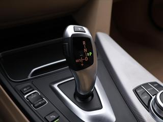 BMW Řada 3 2,0 318d M Sport Aut. CZ DPH sedan - Foto 23