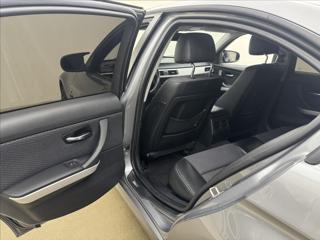 BMW Řada 3 2,0 i POLOKŮŽE AC VELKÝ SERVIS sedan - Foto 32