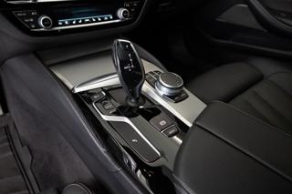 BMW Řada 5 M550d xDrive/HarmanKardon/Ventilovaná sedadla sedan - Foto 13