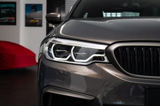 BMW Řada 5 M550d xDrive/HarmanKardon/Ventilovaná sedadla sedan - Foto 23