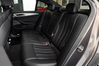 BMW Řada 5 M550d xDrive/HarmanKardon/Ventilovaná sedadla sedan - Foto 9