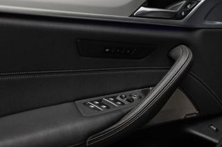 BMW Řada 5 M550d xDrive/HarmanKardon/Ventilovaná sedadla sedan - Foto 17