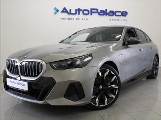 BMW Řada 5 3,0 550e xDrive M-paket Bowers sedan
