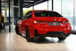 BMW Řada 3 320d xDrive M Sport DAProf / NezTop sedan - Foto 26