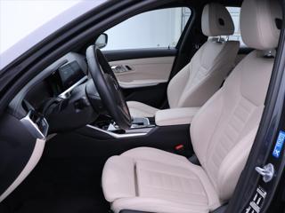 BMW Řada 3 2,0 320d 140kW XDrive Aut. DPH sedan - Foto 12