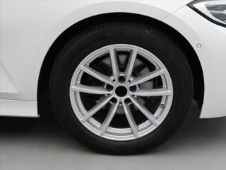 BMW Řada 3 2,0 320d 140 kW xDrive ADVANTAGE sedan - Foto 34