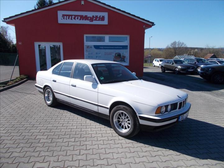 Vůz s VIN WBAHB11090GA73859