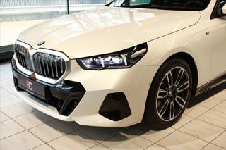BMW Řada 5 540d xDrive M Sport DAProf / Pano / NezTop sedan - Foto 8