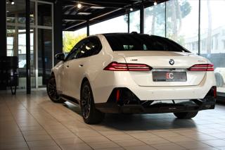 BMW Řada 5 540d xDrive M Sport DAProf / Pano / NezTop sedan - Foto 29