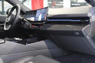 BMW Řada 5 540d xDrive M Sport DAProf / Pano / NezTop sedan - Foto 25