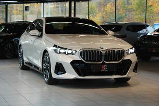BMW Řada 5 540d xDrive M Sport DAProf / Pano / NezTop sedan - Foto 30