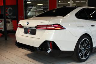 BMW Řada 5 540d xDrive M Sport DAProf / Pano / NezTop sedan - Foto 10