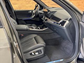 BMW X5 40d M-SPORT VZDUCH ZÁRUKA SUV - Foto 8