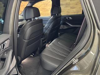 BMW X5 40d M-SPORT VZDUCH ZÁRUKA SUV - Foto 12