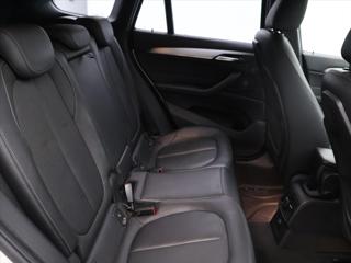 BMW X1 2,0 20d 140kW xDrive Kůže Navi SUV - Foto 16
