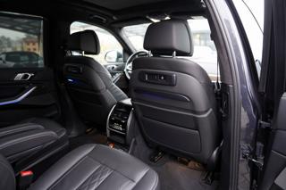 BMW X7 M50i xDrive/AT9/22"/ČR/530 PS SUV - Foto 33