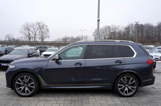 BMW X7 M50i xDrive/AT9/22"/ČR/530 PS SUV - Foto 3