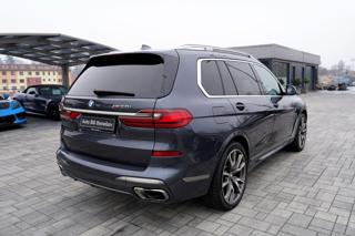 BMW X7 M50i xDrive/AT9/22"/ČR/530 PS SUV - Foto 6