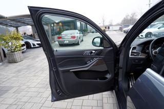 BMW X7 M50i xDrive/AT9/22"/ČR/530 PS SUV - Foto 19