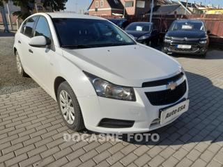 Chevrolet Cruze 1.6 i, 1.maj, ČR hatchback