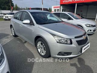 Chevrolet Cruze 1.6i, 1.maj, ČR hatchback