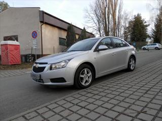 Chevrolet Cruze 1,6 i 91Kw, Klima, Nové v ČR, + sada kol sedan